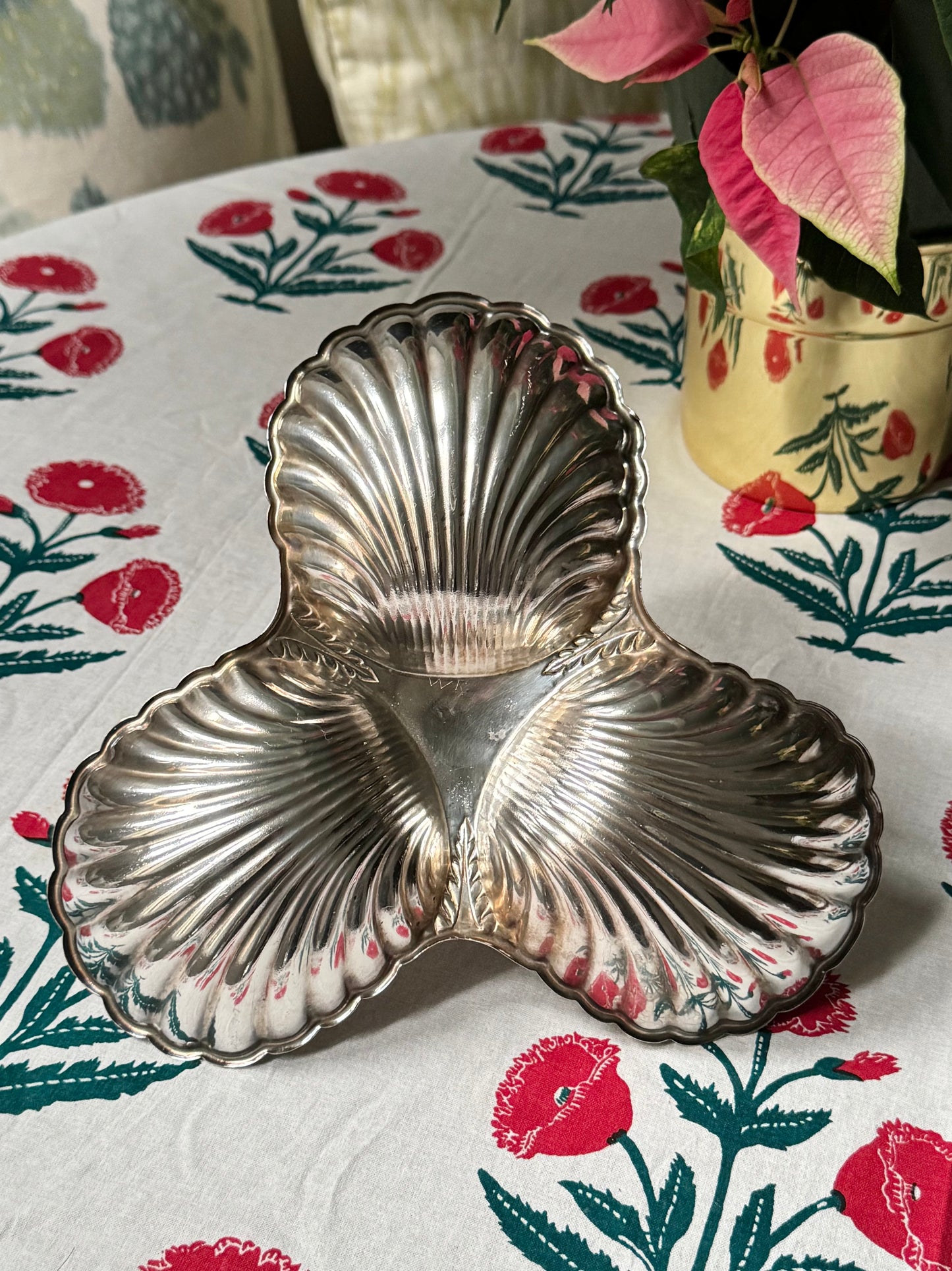 Scallop Shell Triple Server