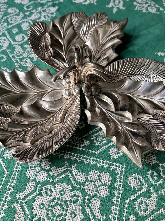 Holly Leaf Triple Server