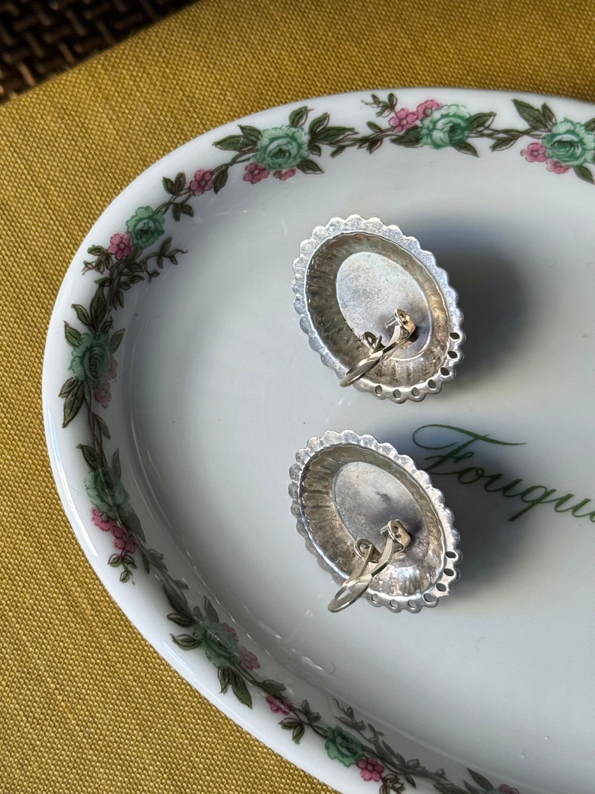Red Scalloped Concho Clip Earrings