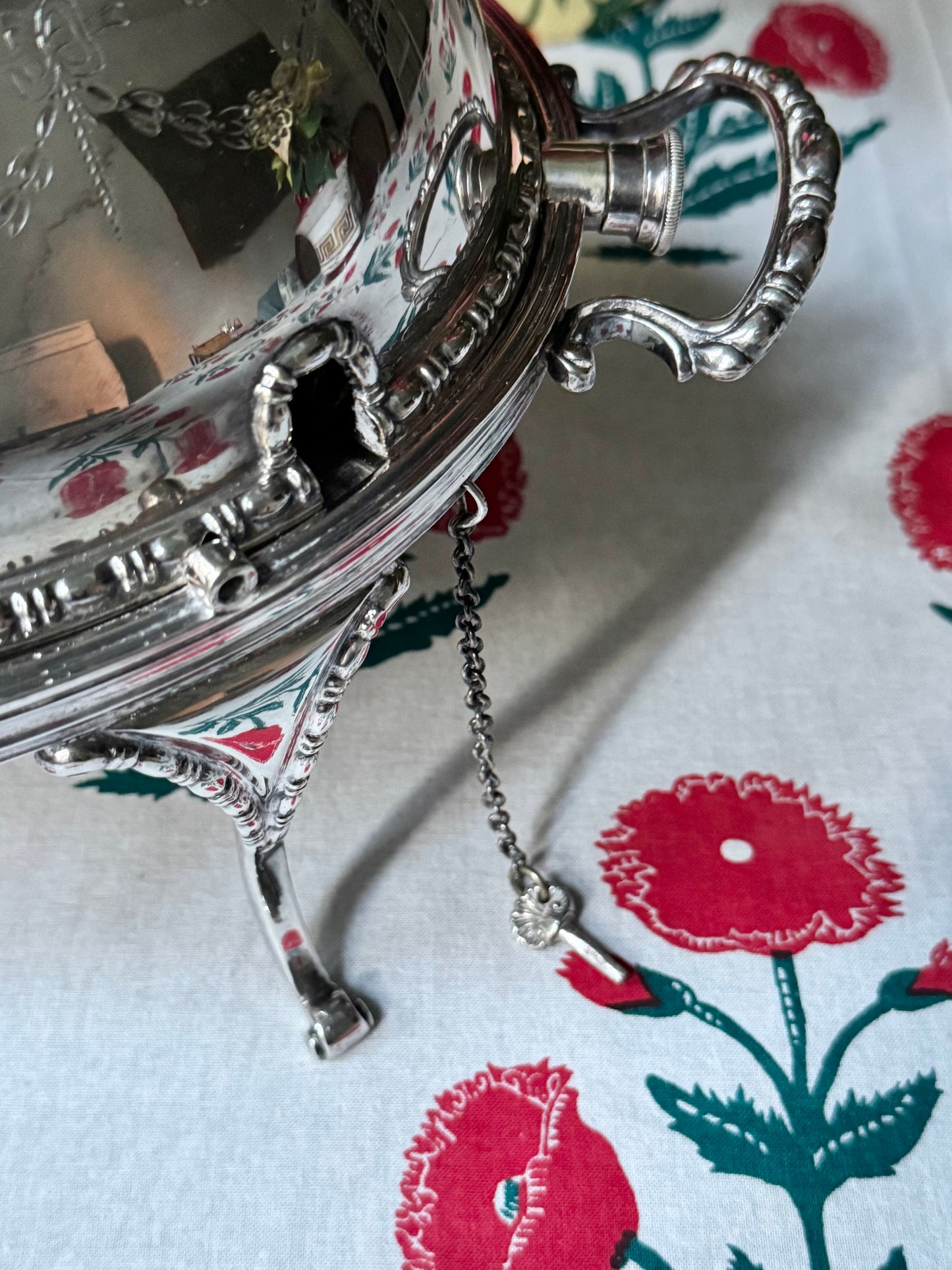 Grand English Rolling Dome Server