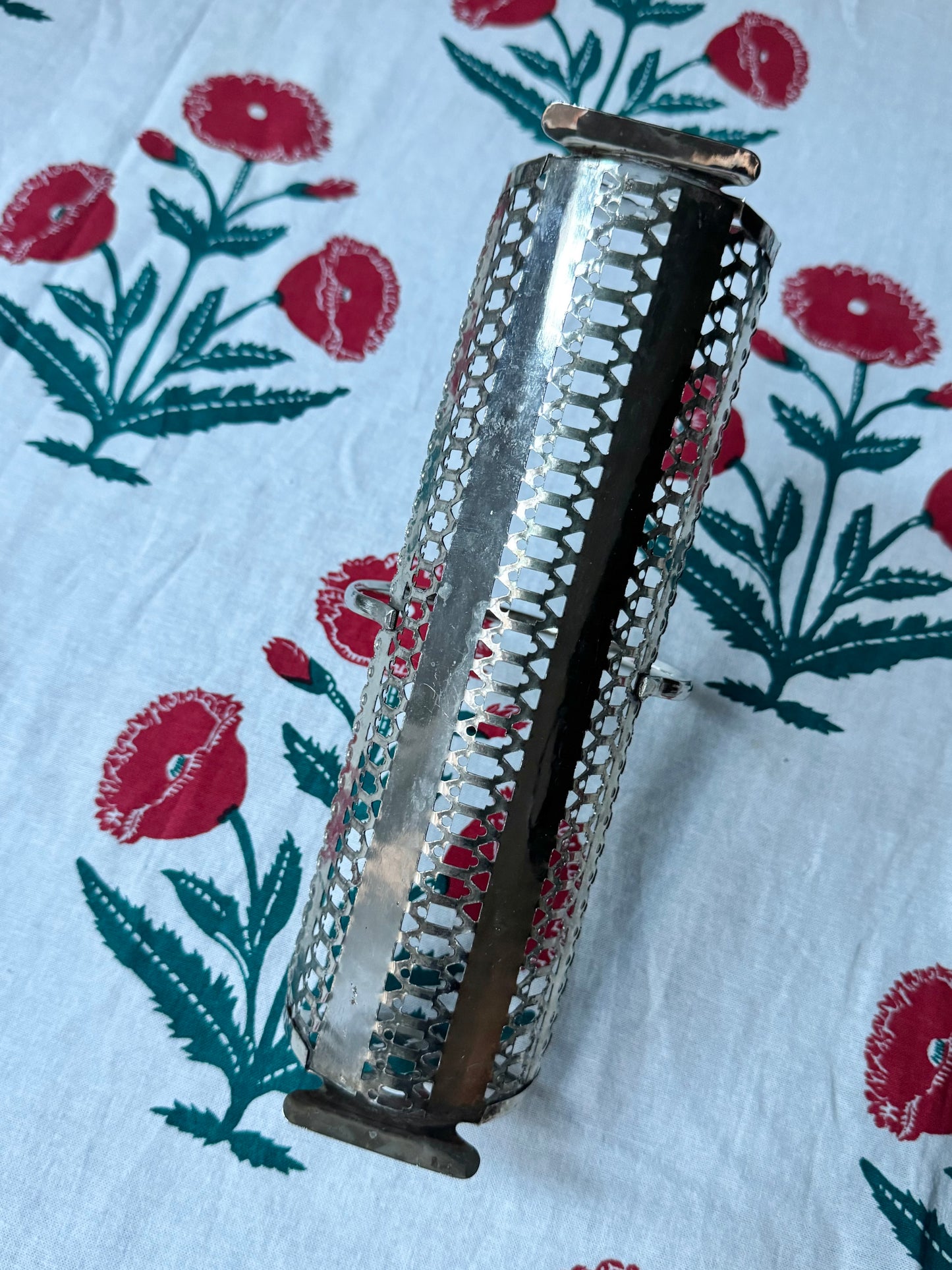 Reticulated Biscuit Basket