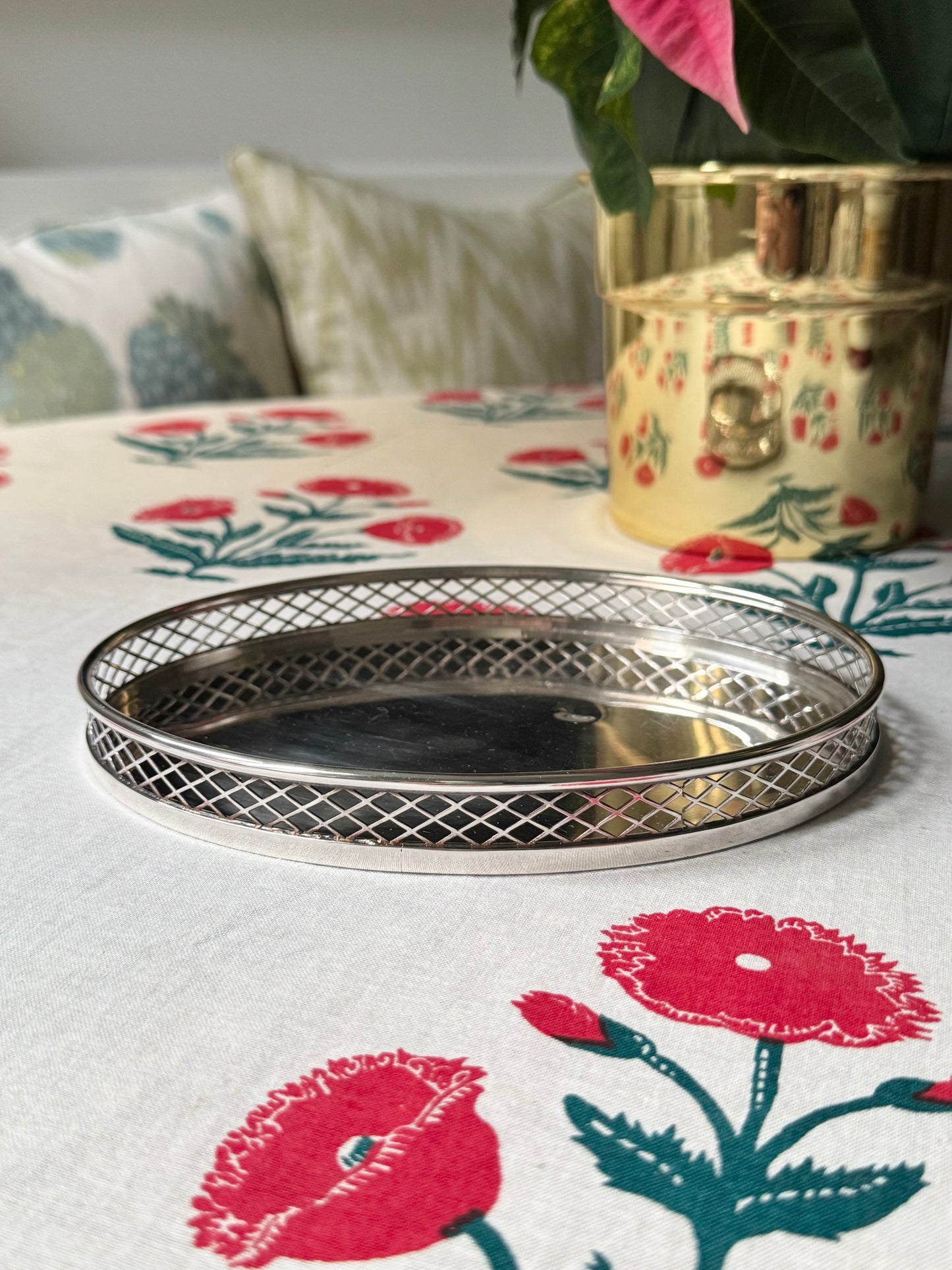 Petite Oval Gallery Tray