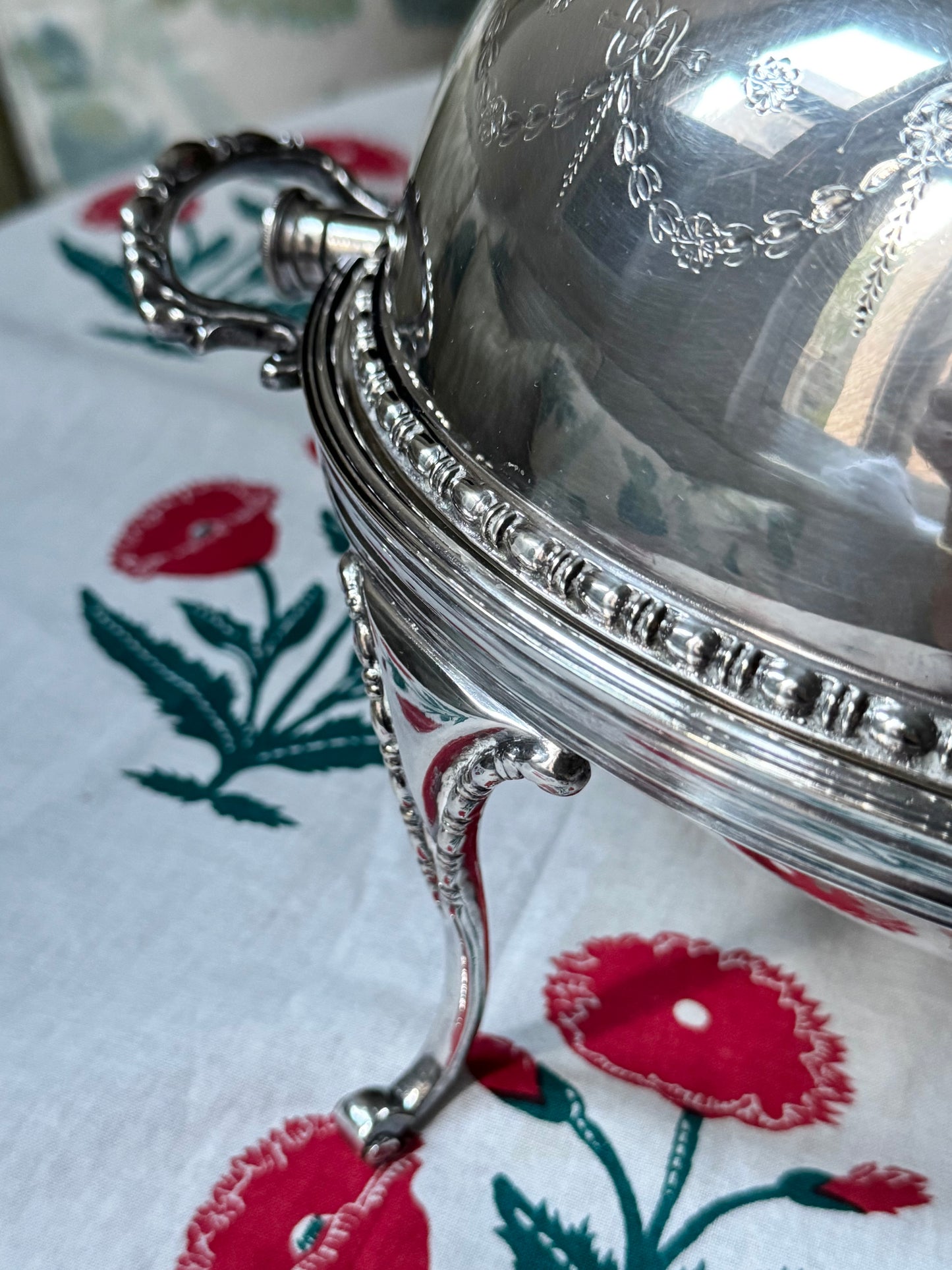 Grand English Rolling Dome Server