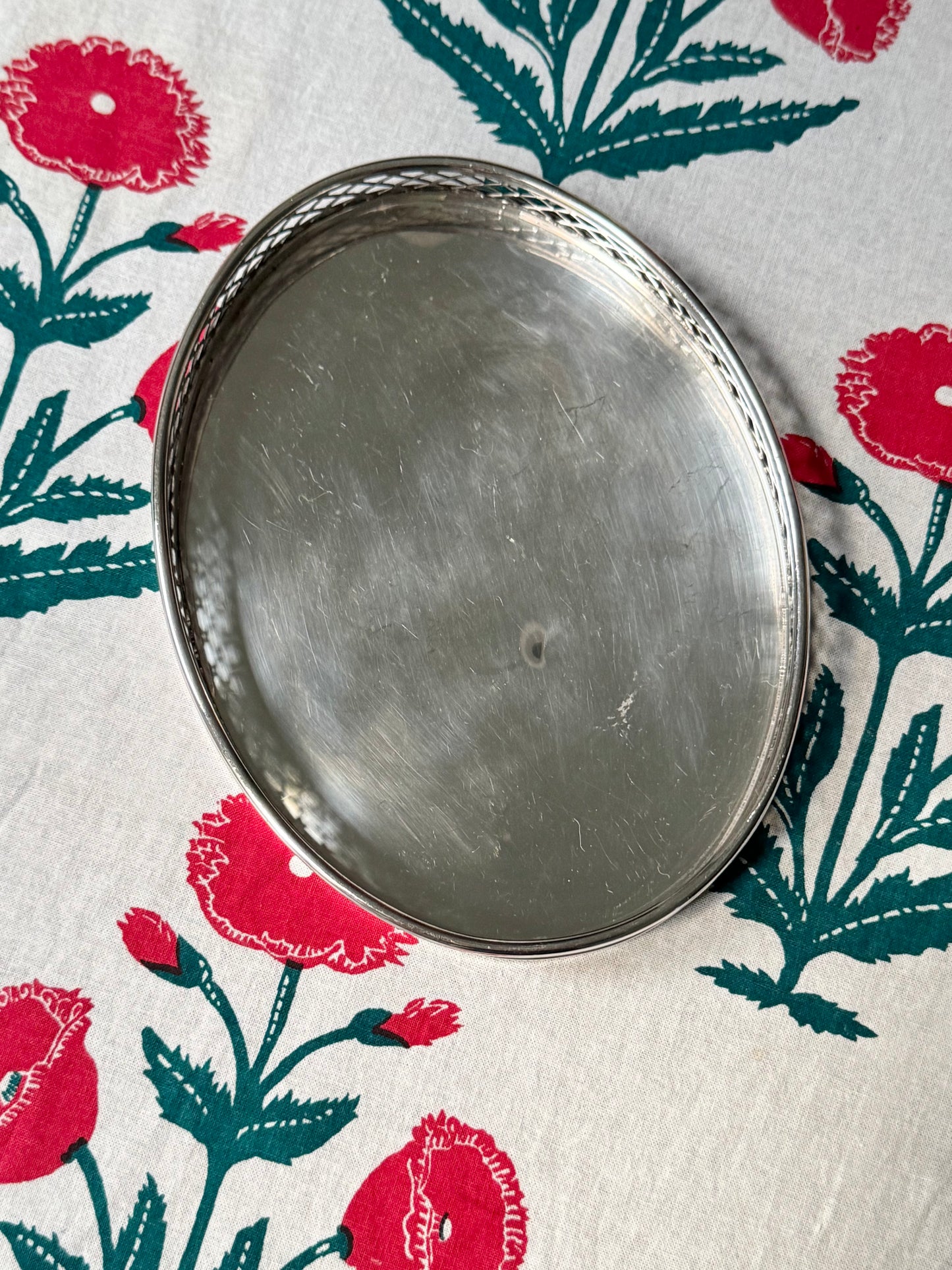 Petite Oval Gallery Tray