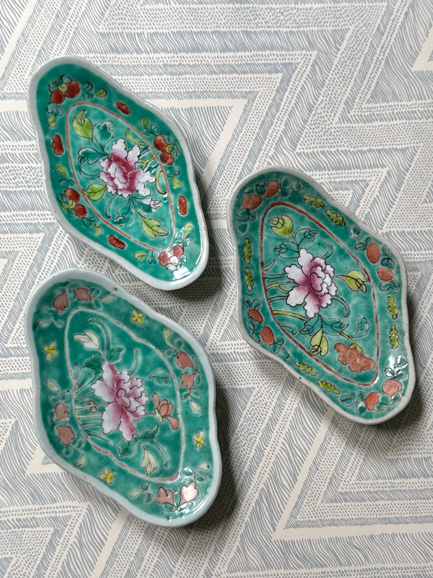 Chinoiserie Chrysanthemum Dish #1
